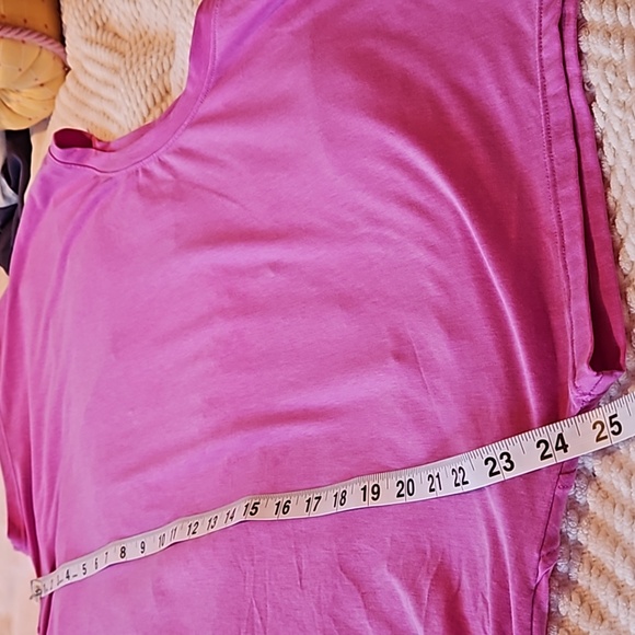 Zella XL short sleeve athletic top with cut out back. EUC - Picture 4 of 10